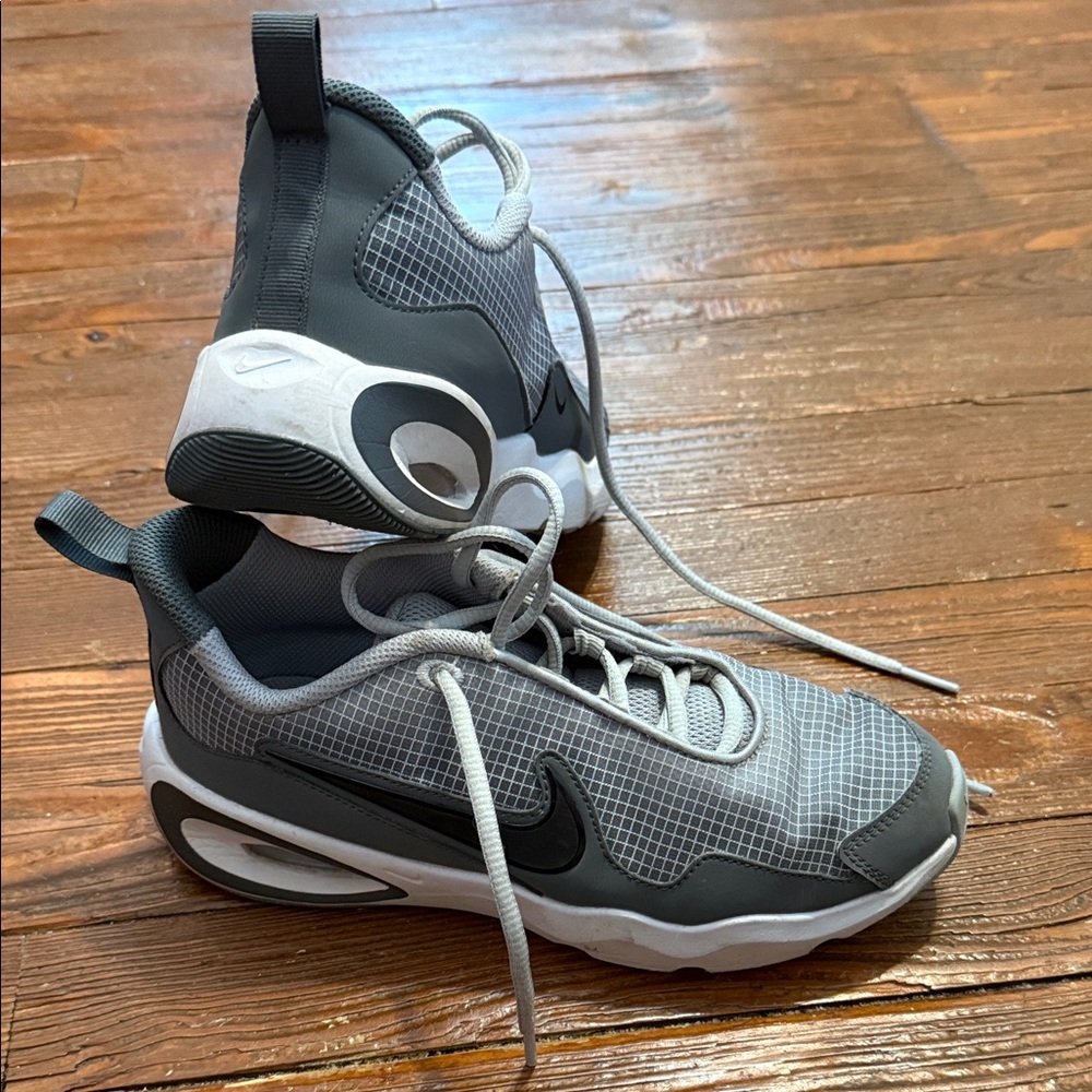 Boy’s Nike air max sneakers